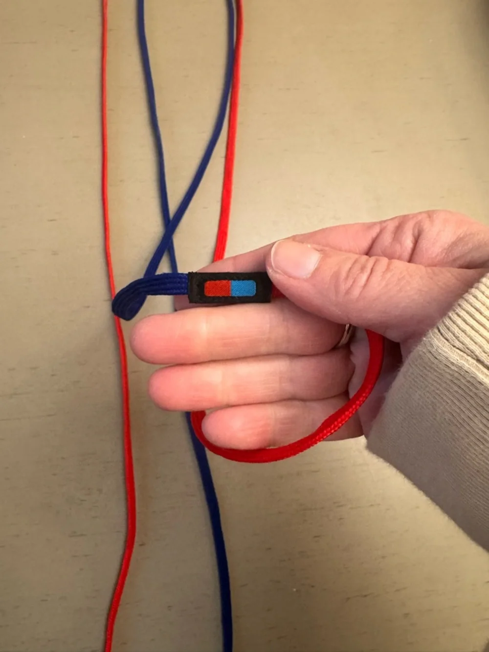 Kids Red and Royal Blue Learn To Tie Shoestrings- Pair in EUC. WORKS!!